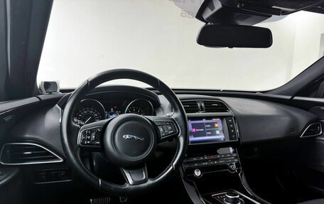 Jaguar XE I рестайлинг, 2016 год, 2 400 000 рублей, 7 фотография