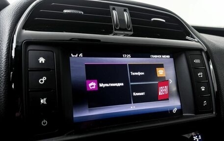 Jaguar XE I рестайлинг, 2016 год, 2 400 000 рублей, 10 фотография