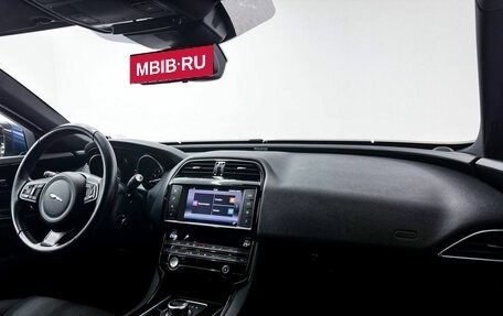 Jaguar XE I рестайлинг, 2016 год, 2 400 000 рублей, 9 фотография