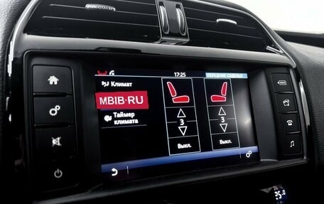 Jaguar XE I рестайлинг, 2016 год, 2 400 000 рублей, 11 фотография