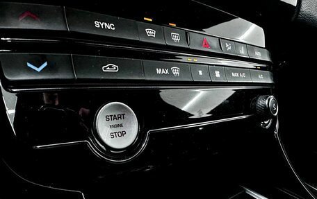 Jaguar XE I рестайлинг, 2016 год, 2 400 000 рублей, 13 фотография