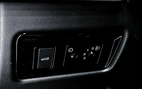 Jaguar XE I рестайлинг, 2016 год, 2 400 000 рублей, 20 фотография