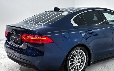 Jaguar XE I рестайлинг, 2016 год, 2 400 000 рублей, 25 фотография