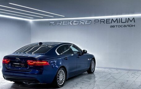 Jaguar XE I рестайлинг, 2016 год, 2 400 000 рублей, 26 фотография