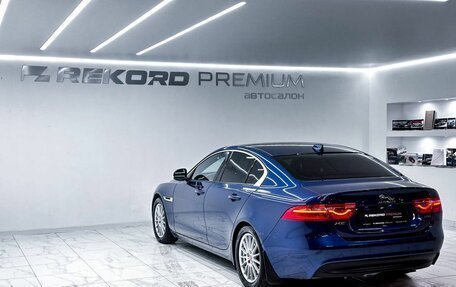 Jaguar XE I рестайлинг, 2016 год, 2 400 000 рублей, 28 фотография