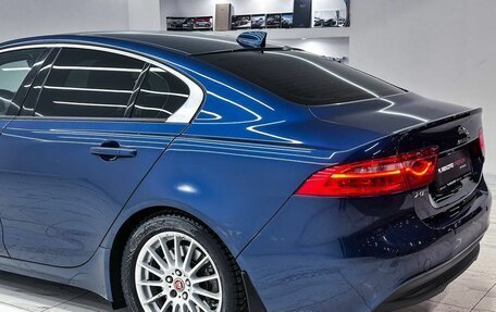 Jaguar XE I рестайлинг, 2016 год, 2 400 000 рублей, 29 фотография