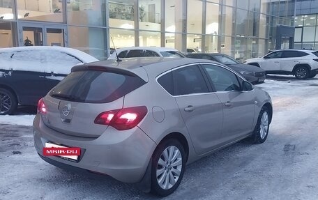 Opel Astra J, 2011 год, 499 999 рублей, 3 фотография