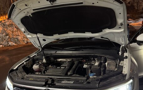 Volkswagen Tiguan II, 2017 год, 2 600 000 рублей, 15 фотография