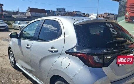 Toyota Yaris, 2021 год, 1 170 000 рублей, 6 фотография