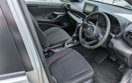 Toyota Yaris, 2021 год, 1 170 000 рублей, 8 фотография