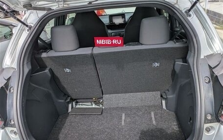 Toyota Yaris, 2021 год, 1 170 000 рублей, 10 фотография