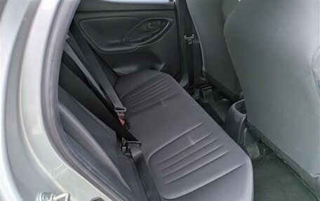 Toyota Yaris, 2021 год, 1 170 000 рублей, 11 фотография