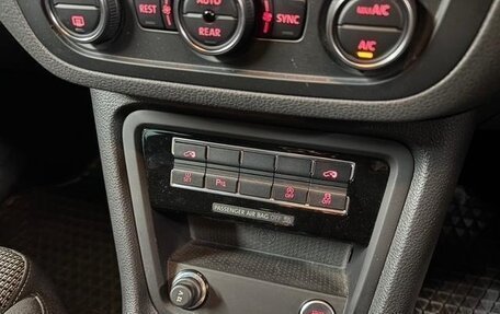 Volkswagen Sharan II, 2019 год, 1 660 000 рублей, 21 фотография