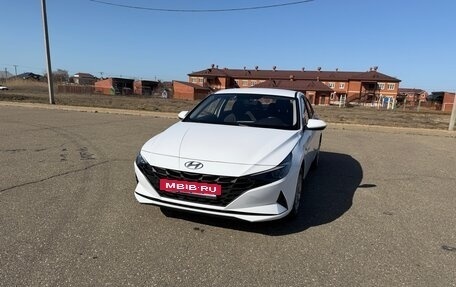 Hyundai Elantra, 2022 год, 2 030 000 рублей, 14 фотография