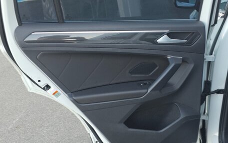 Volkswagen Tiguan II, 2023 год, 3 280 000 рублей, 12 фотография