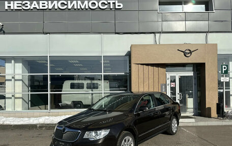 Skoda Superb III рестайлинг, 2013 год, 1 040 000 рублей, 2 фотография