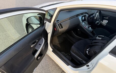 Toyota Prius, 2015 год, 1 200 000 рублей, 9 фотография