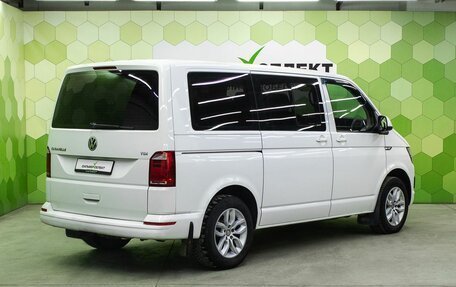 Volkswagen Caravelle T6 рестайлинг, 2015 год, 2 200 000 рублей, 2 фотография