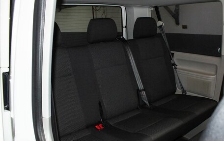 Volkswagen Caravelle T6 рестайлинг, 2015 год, 2 200 000 рублей, 12 фотография