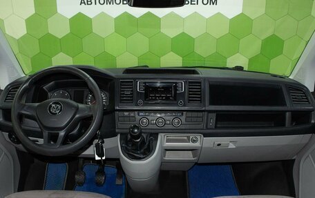 Volkswagen Caravelle T6 рестайлинг, 2015 год, 2 200 000 рублей, 13 фотография