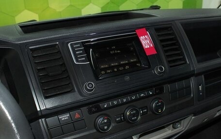 Volkswagen Caravelle T6 рестайлинг, 2015 год, 2 200 000 рублей, 16 фотография