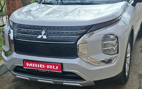 Mitsubishi Outlander, 2024 год, 4 950 000 рублей, 1 фотография