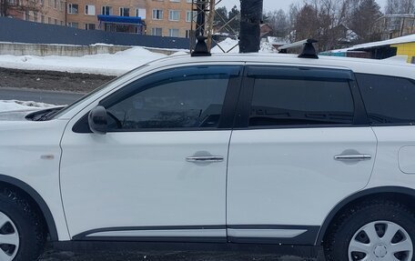 Mitsubishi Outlander III рестайлинг 3, 2017 год, 1 700 000 рублей, 4 фотография