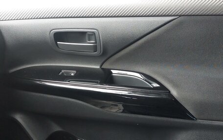 Mitsubishi Outlander III рестайлинг 3, 2017 год, 1 700 000 рублей, 16 фотография