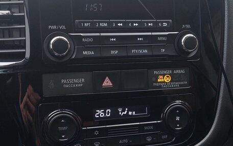 Mitsubishi Outlander III рестайлинг 3, 2017 год, 1 700 000 рублей, 14 фотография