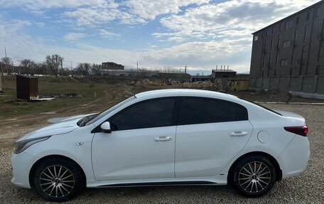 KIA Rio IV, 2018 год, 900 000 рублей, 2 фотография