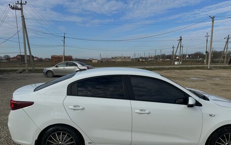 KIA Rio IV, 2018 год, 900 000 рублей, 4 фотография