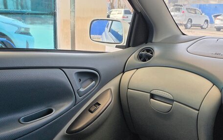 Toyota Vitz, 2001 год, 260 000 рублей, 17 фотография