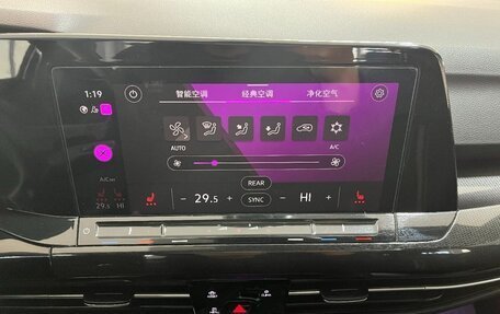 Volkswagen Golf VIII, 2022 год, 2 350 000 рублей, 7 фотография