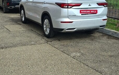 Mitsubishi Outlander, 2024 год, 4 950 000 рублей, 9 фотография