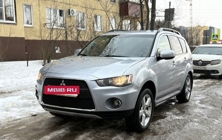 Mitsubishi Outlander III рестайлинг 3, 2011 год, 940 000 рублей, 2 фотография