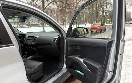 Mitsubishi Outlander III рестайлинг 3, 2011 год, 940 000 рублей, 13 фотография