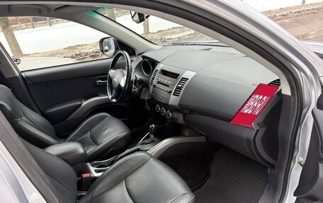 Mitsubishi Outlander III рестайлинг 3, 2011 год, 940 000 рублей, 14 фотография