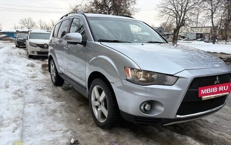 Mitsubishi Outlander III рестайлинг 3, 2011 год, 940 000 рублей, 15 фотография