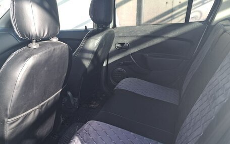 Renault Logan II, 2017 год, 350 000 рублей, 9 фотография