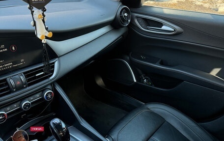 Alfa Romeo Giulia II, 2017 год, 2 400 000 рублей, 10 фотография