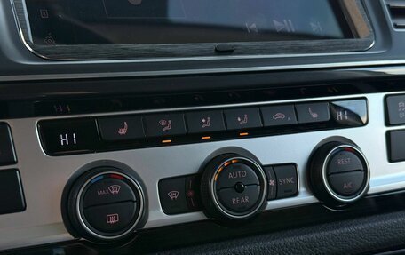 Volkswagen Multivan T6 рестайлинг, 2019 год, 5 200 000 рублей, 21 фотография