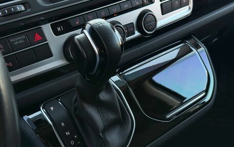 Volkswagen Multivan T6 рестайлинг, 2019 год, 5 200 000 рублей, 22 фотография