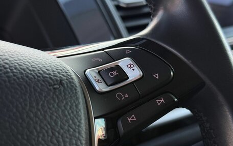 Volkswagen Multivan T6 рестайлинг, 2019 год, 5 200 000 рублей, 28 фотография