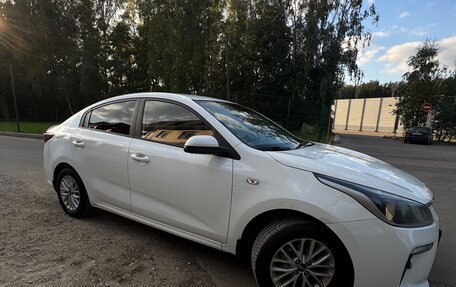 KIA Rio IV, 2018 год, 900 000 рублей, 2 фотография