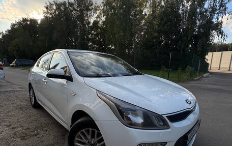 KIA Rio IV, 2018 год, 900 000 рублей, 3 фотография