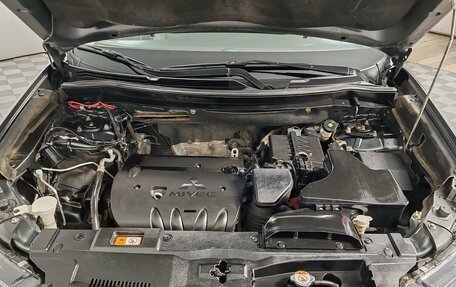 Mitsubishi Outlander III рестайлинг 3, 2016 год, 1 875 000 рублей, 10 фотография