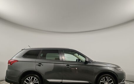 Mitsubishi Outlander III рестайлинг 3, 2016 год, 1 875 000 рублей, 4 фотография