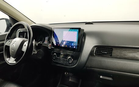 Mitsubishi Outlander III рестайлинг 3, 2016 год, 1 875 000 рублей, 11 фотография