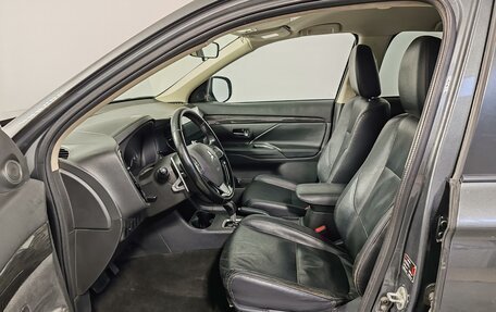 Mitsubishi Outlander III рестайлинг 3, 2016 год, 1 875 000 рублей, 16 фотография