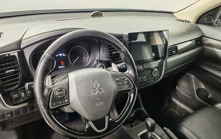 Mitsubishi Outlander III рестайлинг 3, 2016 год, 1 875 000 рублей, 19 фотография
